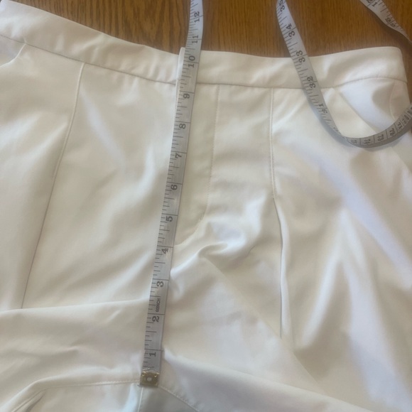Lululemon Women’s Long Story Short In White Walking Gold Shorts 6 - Picture 6 of 8